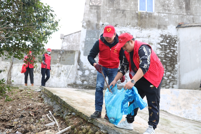 雷鋒日里學雷鋒  浙南、湖州支部在行動