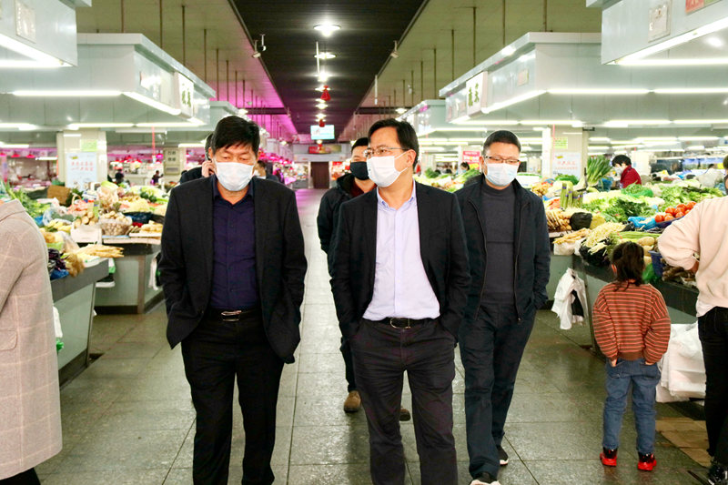 省社副主任沈省文到華通商貿調研防疫期間市場供應情況