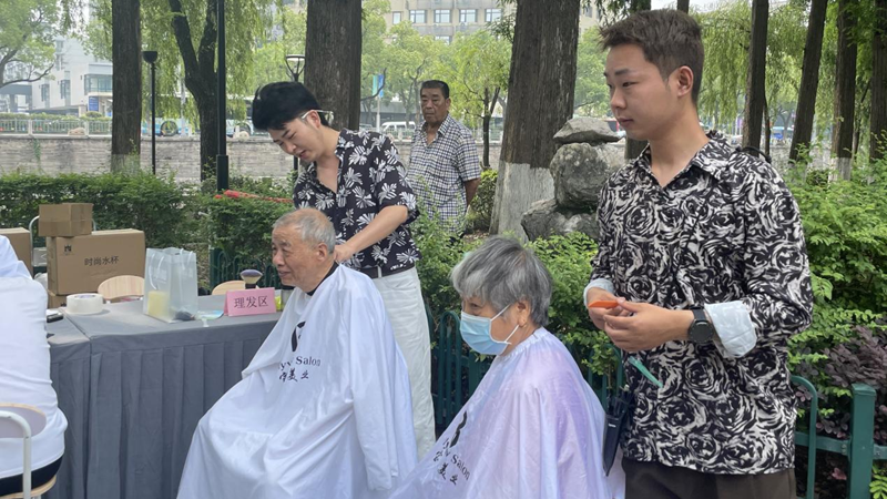 浙農實業(yè)寧波寧望府開展&ldquo;浙風十禮入社區(qū)&rdquo;文明公益活動