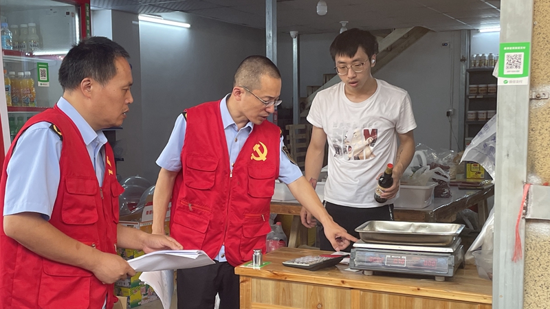 浦江農(nóng)批市場開展&ldquo;亮出黨員身份，引領(lǐng)誠信經(jīng)營&rdquo;主題黨日活動