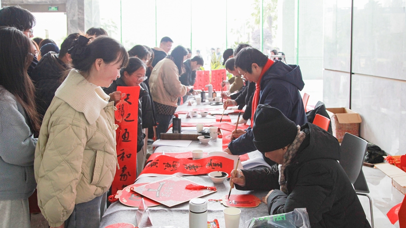 &ldquo;同心筑夢 福滿浙農(nóng)&rdquo;迎新春送春聯(lián)活動在浙農(nóng)科創(chuàng)園舉辦