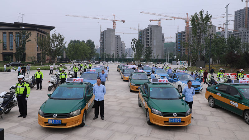 黨徽映綠 情護高考&mdash;&mdash;濟寧華都連續(xù)六年護航高考路