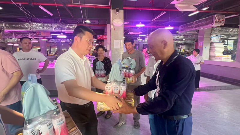 浙農市集開展&ldquo;夏日送清涼&rdquo;慰問活動