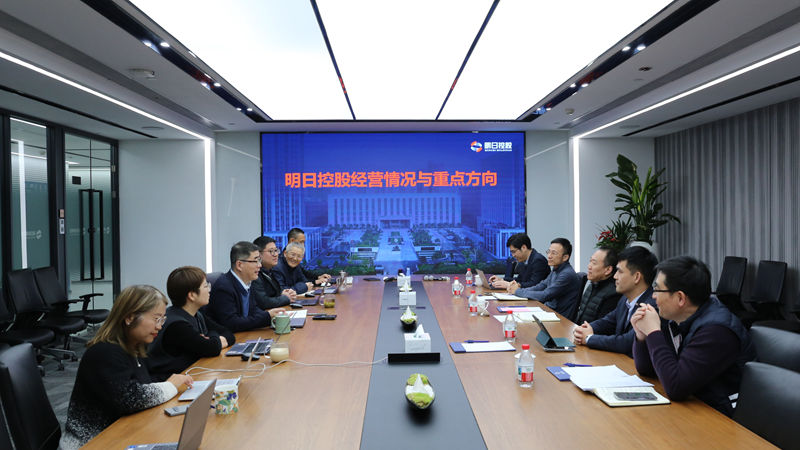 夏曉峰在明日控股、華都股份調(diào)研