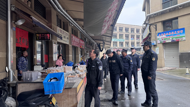 浦江農批市場聯合縣執法局開展文明創建專項整治行動
