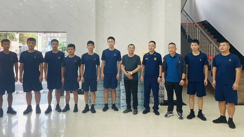 浦江農(nóng)批市場聯(lián)合當?shù)毓╀N社開展&ldquo;八一&rdquo;慰問活動